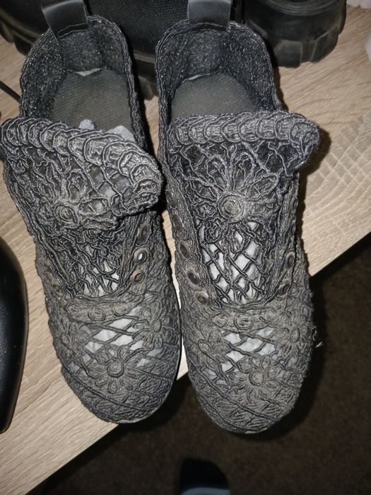 Различни дамски боти ,ботуши и обувки