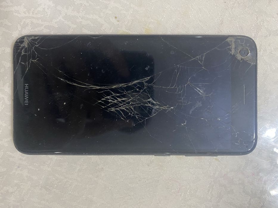 Продаю не рабочый телефоный