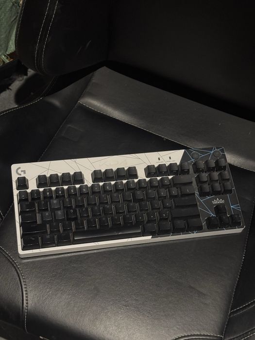 Клавиатура  Logitech G PRO K/DA   Б/У