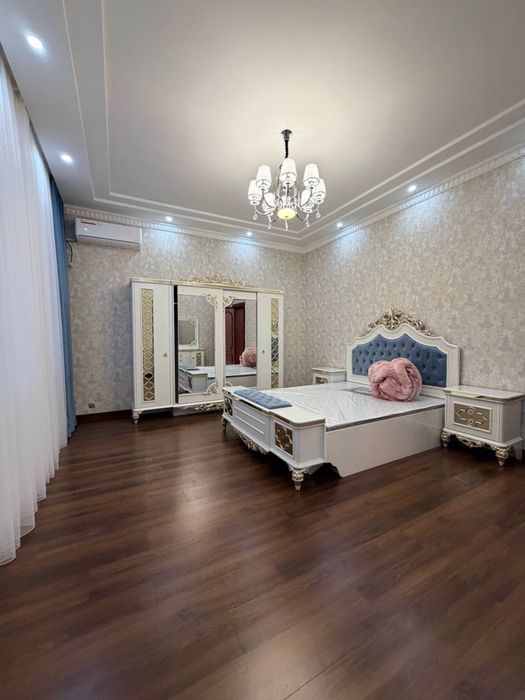 Яккасарай сдаетсья или прдаётся 6,5 сотки 10 комнота