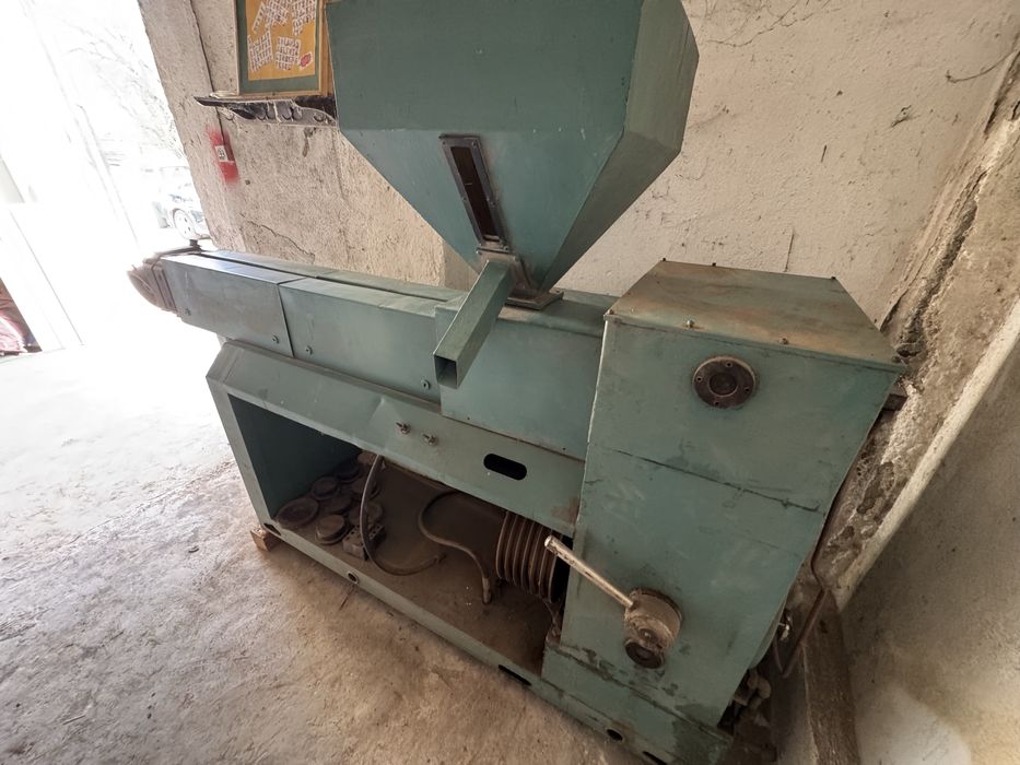 Екструдер за пластмасови изделелия и други