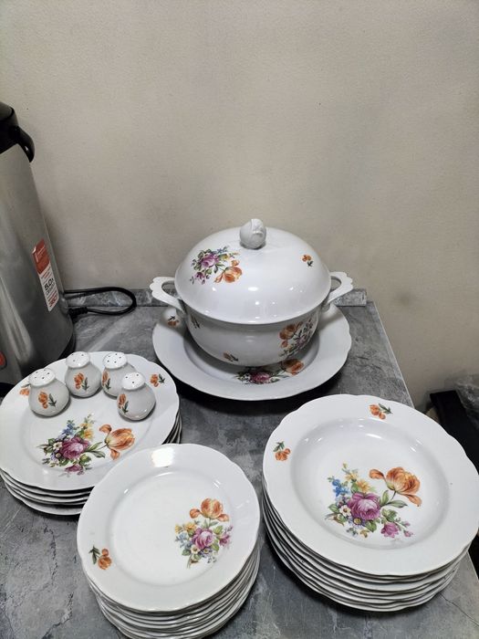 Продам столовый сервиз ГДР.