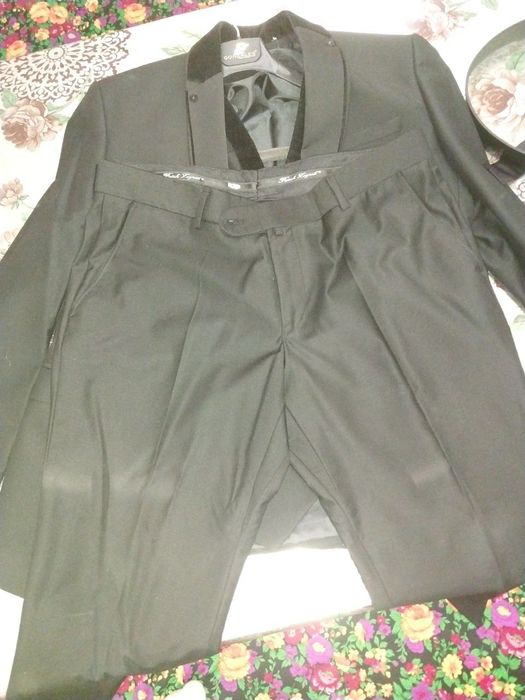 Киёвлик костюм шим сотилади