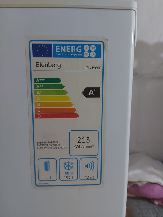 Продам вертикальную морозильную камеру