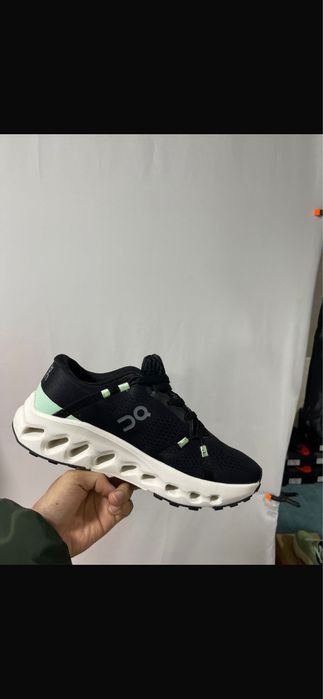 Кроссовки хорошего качества