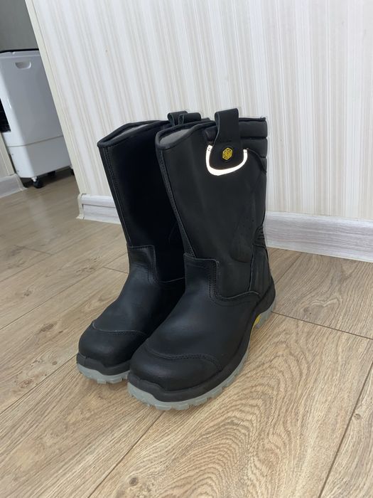 Продается спецодежда,комбинезоны,сапоги