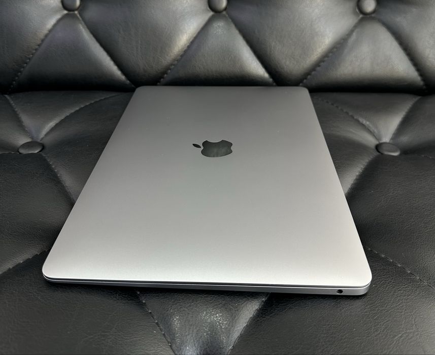 Apple MacBook Air M1 2020 года в идеальном состояние