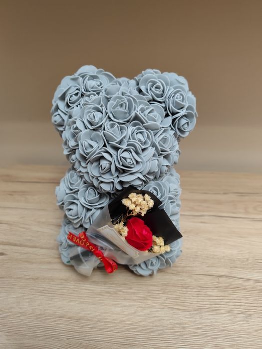 Мече от рози, подарък за жена