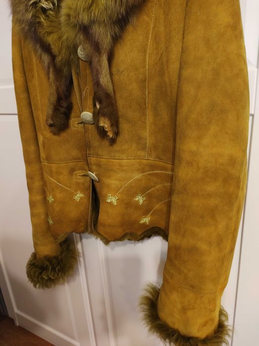 Haina scurta din blana de oaie, cu guler de dama