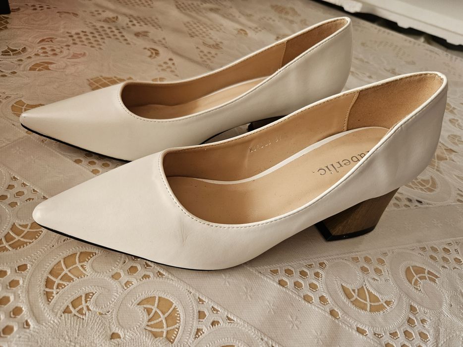 Продам женские туфли