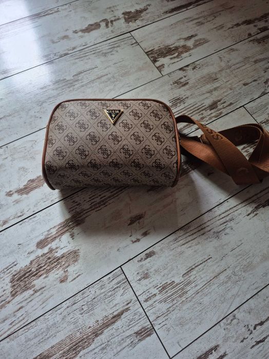 Дамски чанти Guess