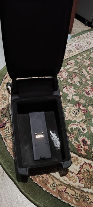 Продам подлокотник на ауди