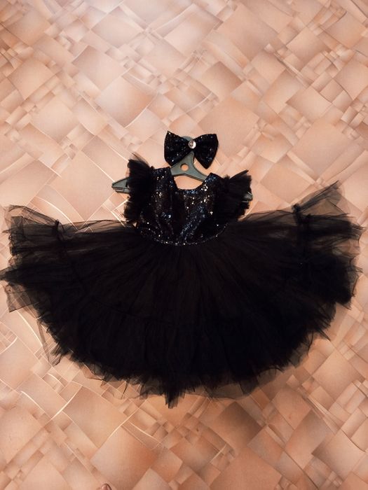 Платье нарядное на девочку 3-4 года