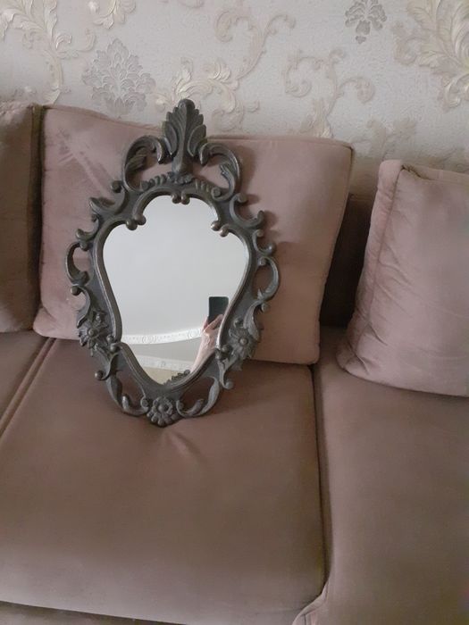 Индийские вазы и посвечник и винтажное зеркало