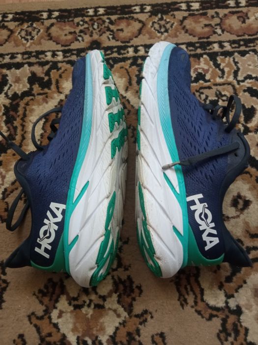 Vând Hoka Nr 42 în stare foarte bună