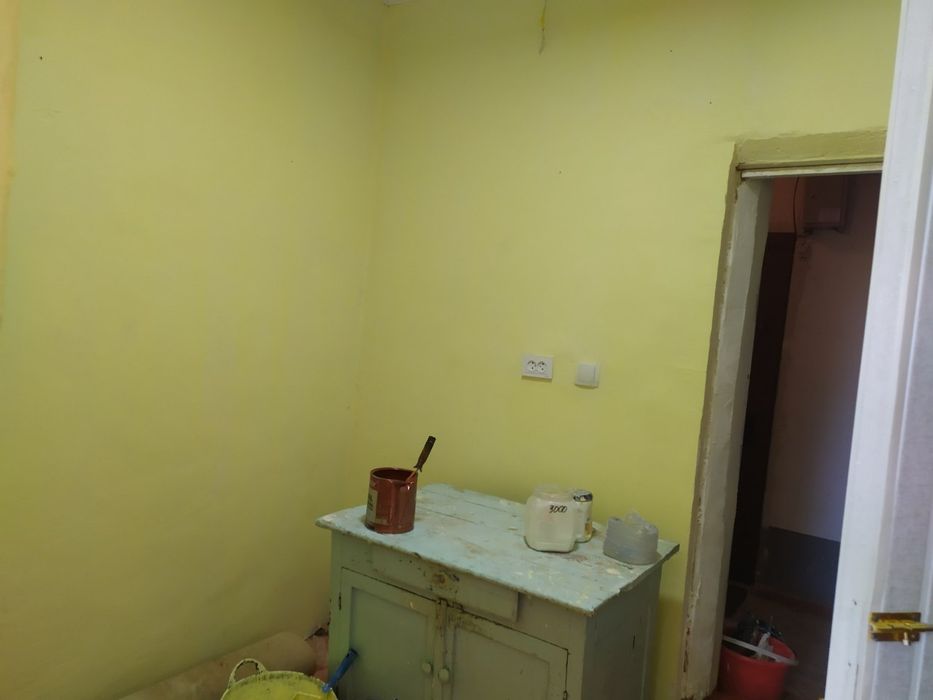 13000. Однокомнатная.Кадастр 100%. Не часть и не доля. Бывшое общежити