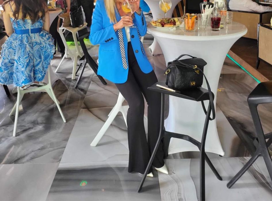 Синьо Стилно дамско сако