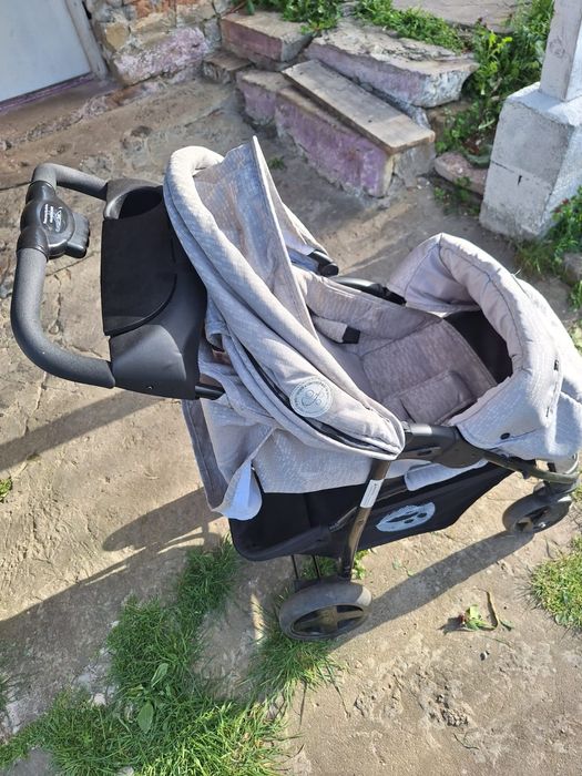 количка за бебе...
