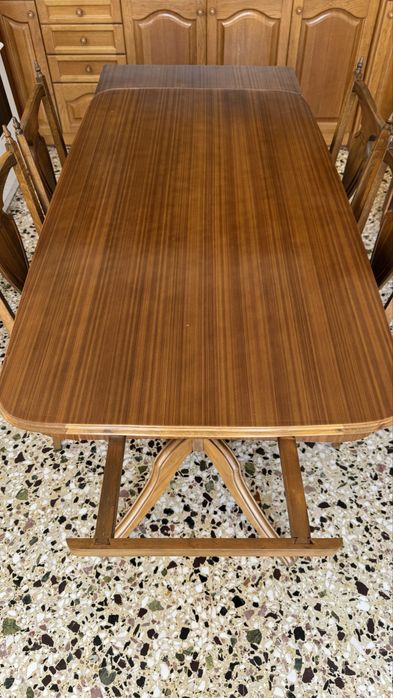 Класическа трапезна маса със столове - масив