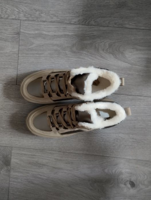 Женские кроссовки