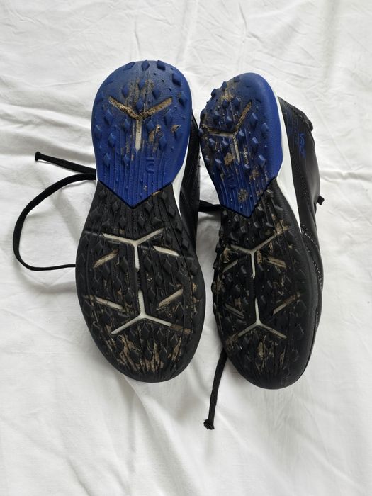 Детски футболни стоножки от кожа Kipsta