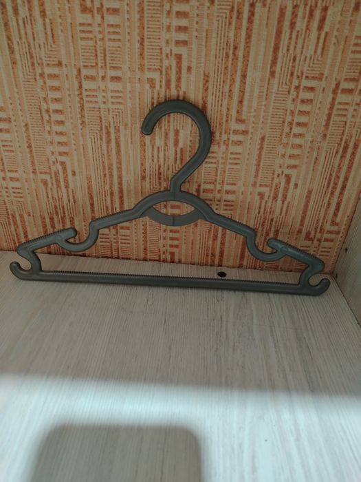 Вешалки для взрослой и детской одежды