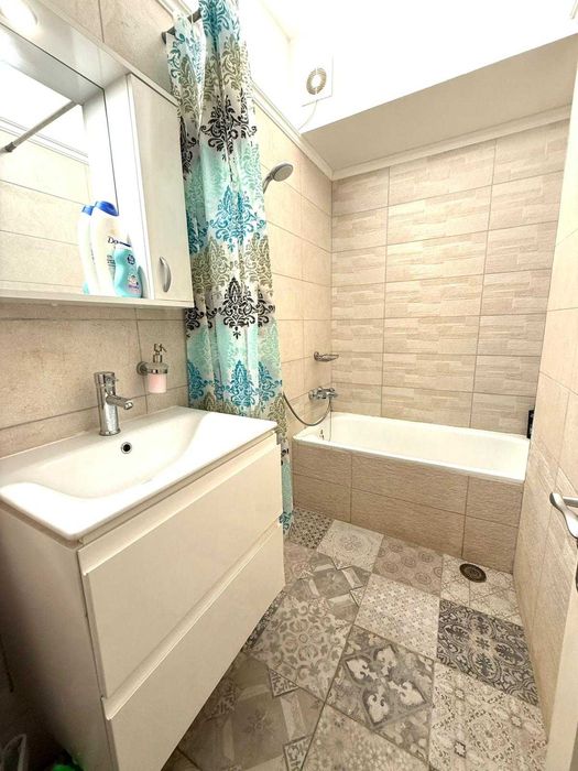 Дава се под наем Тристаен апартамент в Варна, Гръцка махала - 77 кв.м за 1200 € - Снимка #6