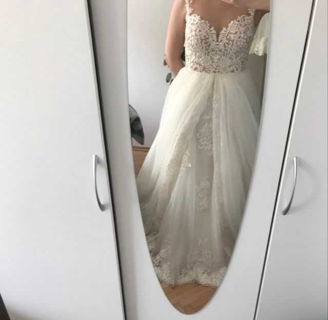 Rochie de mireasă cu trenă lungă