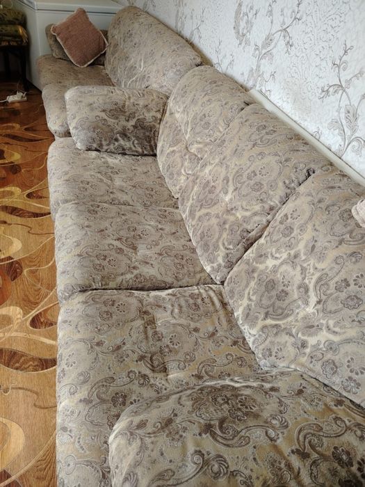 В продаже комплект 2 дивана, 1 кресло