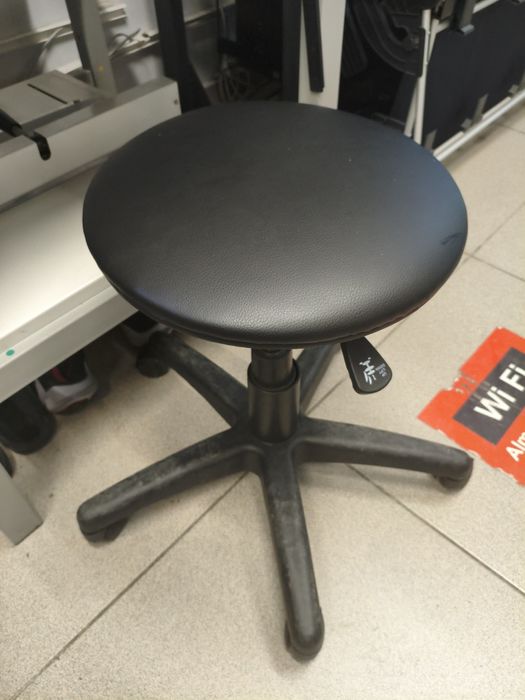 Продам кресло без спинки