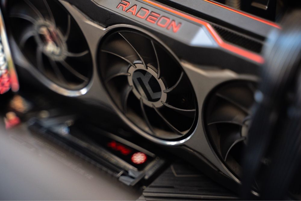 Гейминг/Работен Компютър Ryzen 5 5600X, AMD RX 6800, 32GB RAM, M.2 SSD