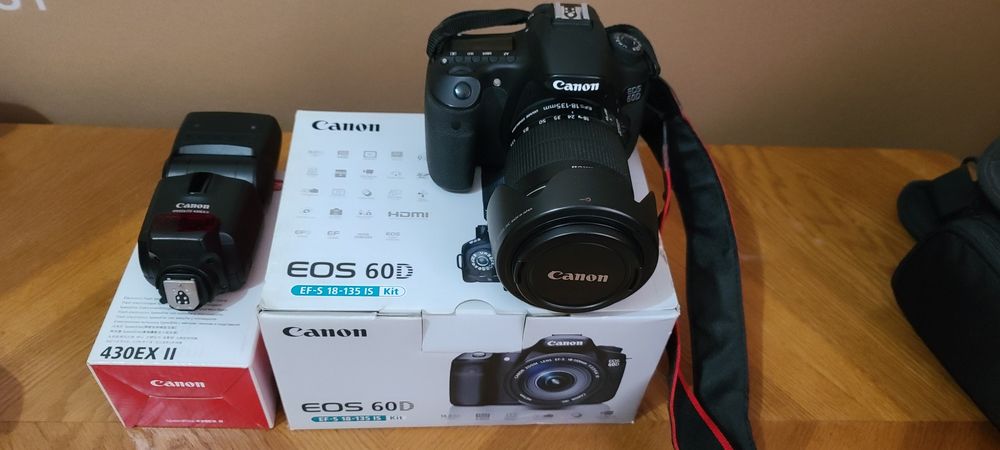 Продается canon eos 60d , софтбоксы,фотовспышка