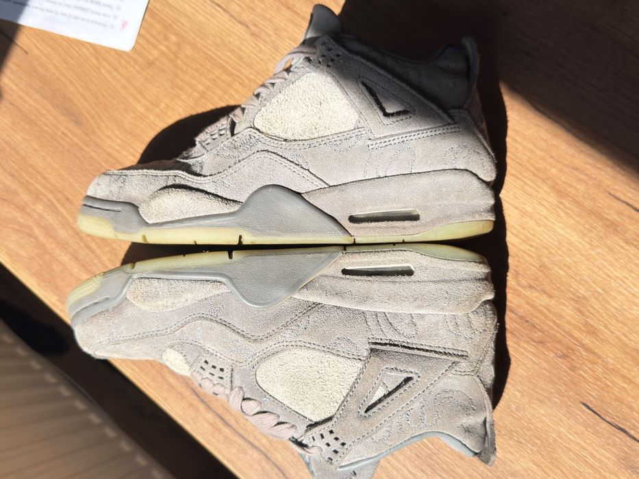 Jordan 4 Retro Kaws folosiți