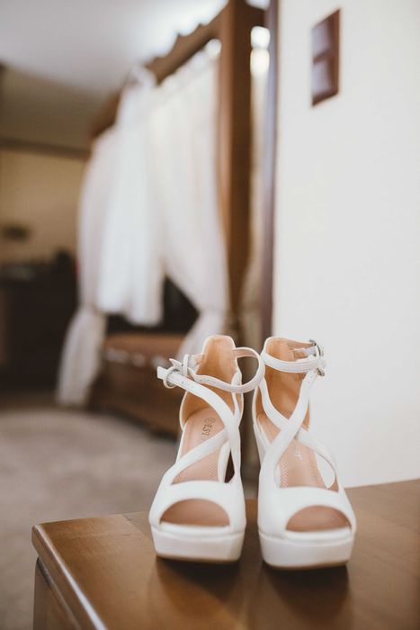 Vand sandale elegante.