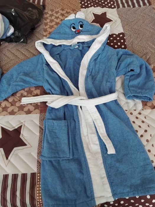 Халат за деца размер 5/6 г.