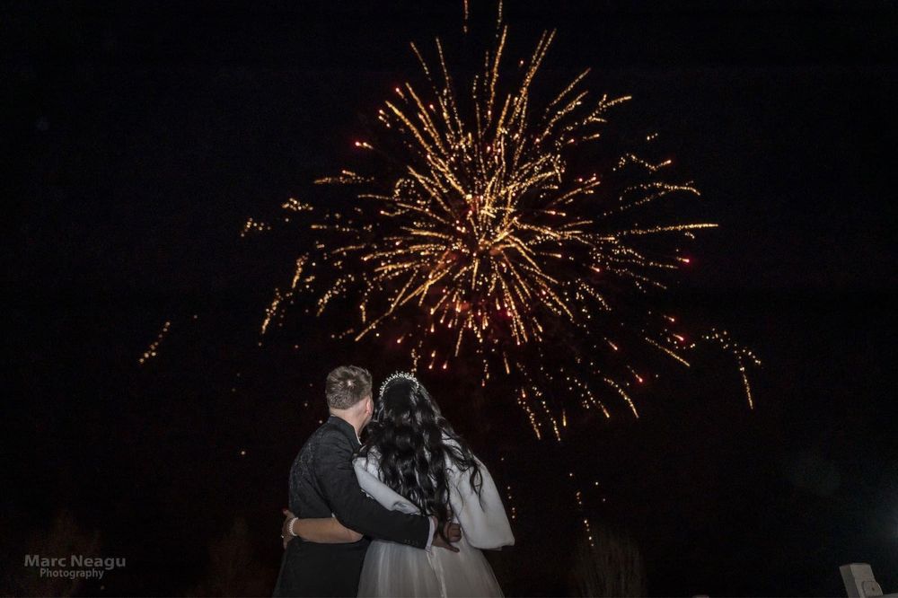 Fum greu valsul mirilor, artificii de exterior/interior