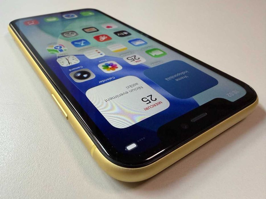 Apple / iPhone 11 128 Gb / Yellow