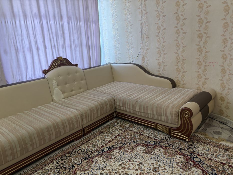 Диван в хорошом состояние