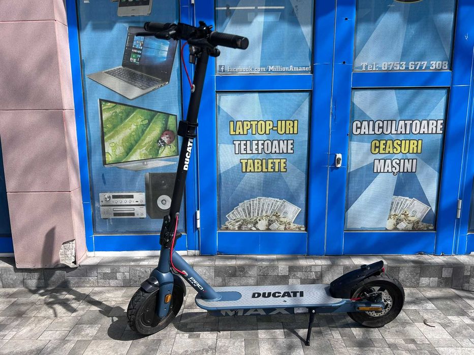 Trotineta Electrica Ducati PRO I MAX – Performanță urbană redefinită