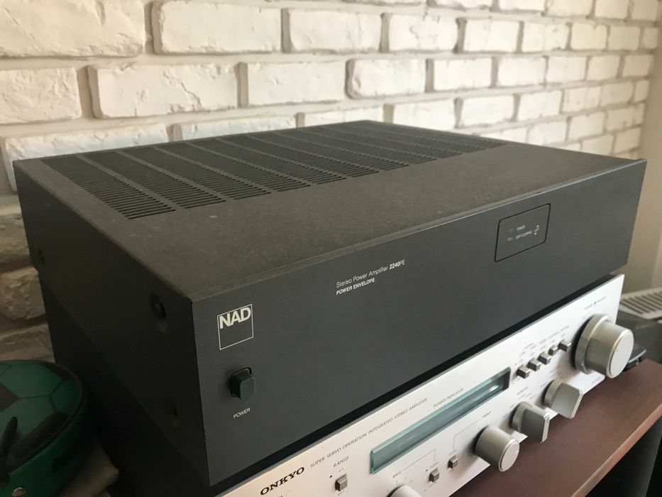 NAD 2240PE amplificator de putere
