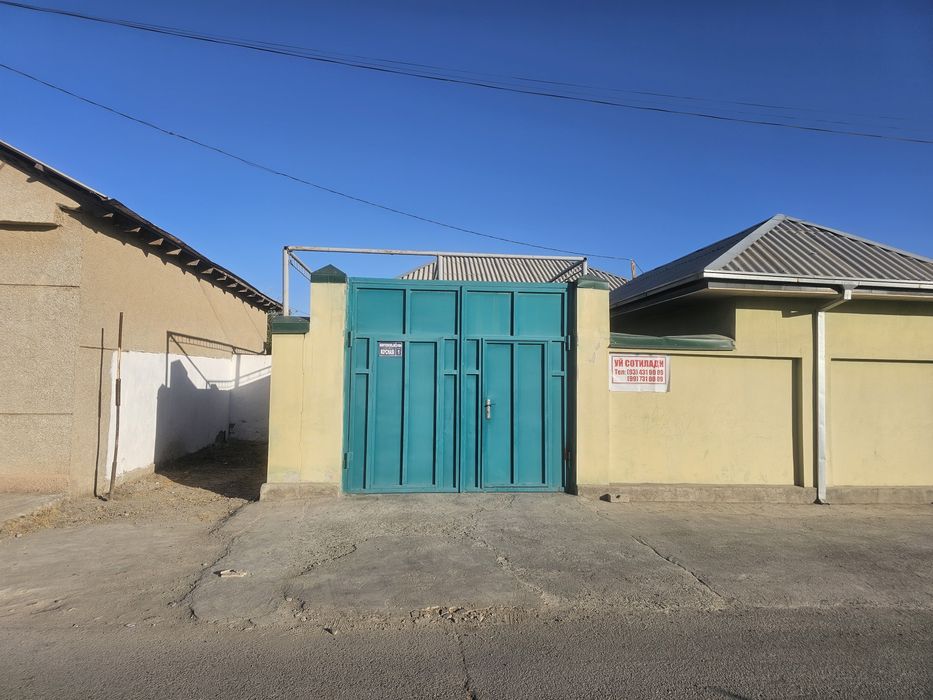 Vayenniy garadok "CLAVEJIO" gasti yoninida 2 sotixli  kotedj sotiladi.