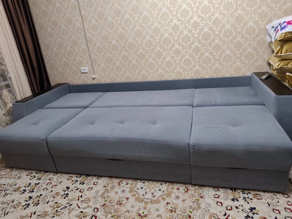 Продается широкий диван