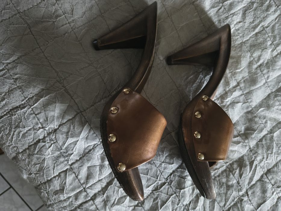 Продавам дървени сабо