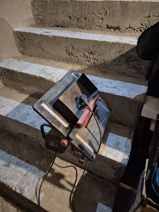 Masina electrica taiat gresie faianta, funcționează ca un abricht