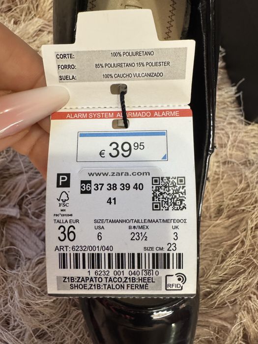 Pantofi lacuiti stiletto cu varf rotund negri lacuiti Zara marimea 36