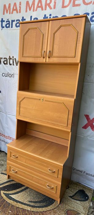 2 buc Biblioteca cu rafturi; Dulap cu sertare; Vitrina