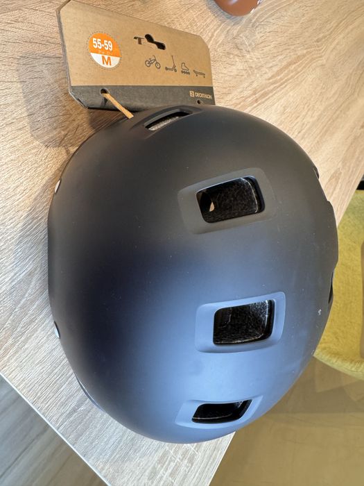 Комплект кънки за лед +каска