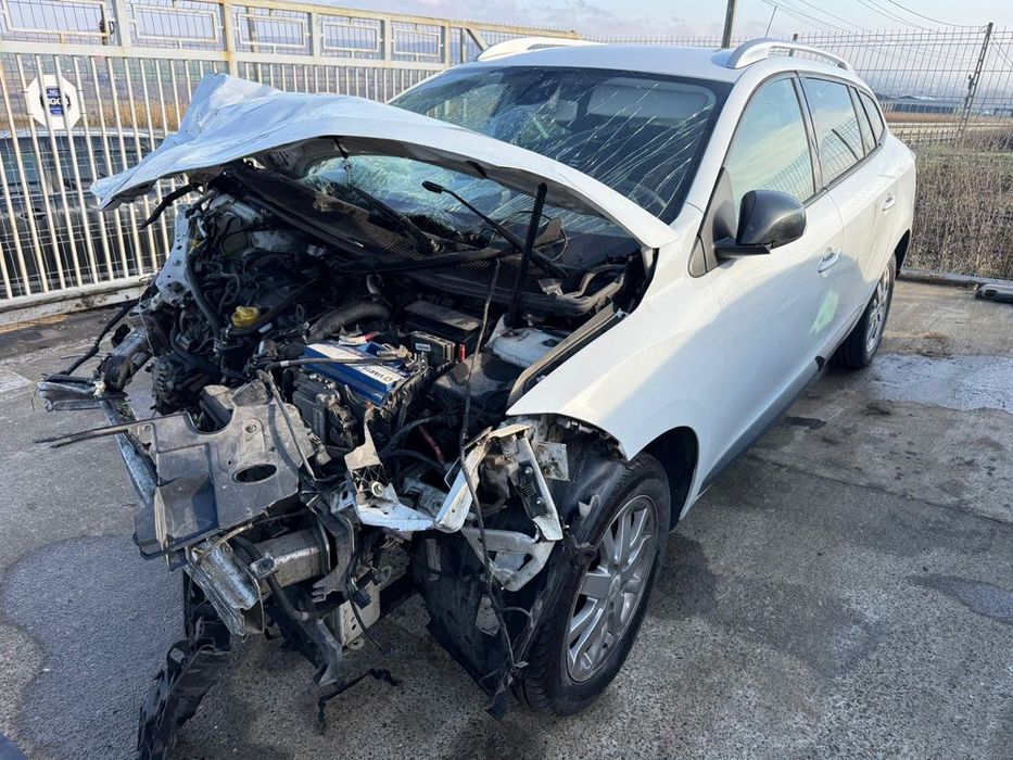 Dezmembrez / Dezmembrari / Piese / Accesorii Renault megane 3 alb 2012 break 1.9 F9Q stanga