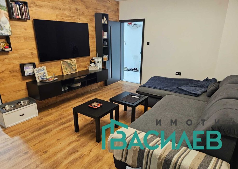 Продава се Тристаен апартамент в София, Център - 93 кв.м за 1426 €/кв.м - Снимка #1