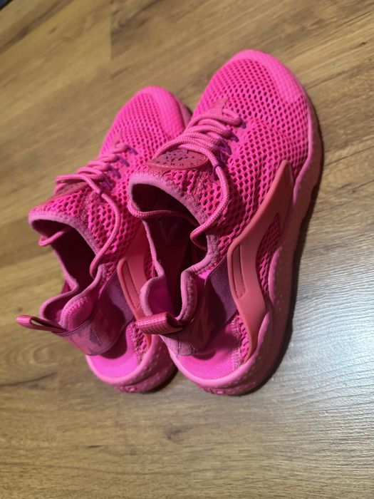 Цикламени маратонки